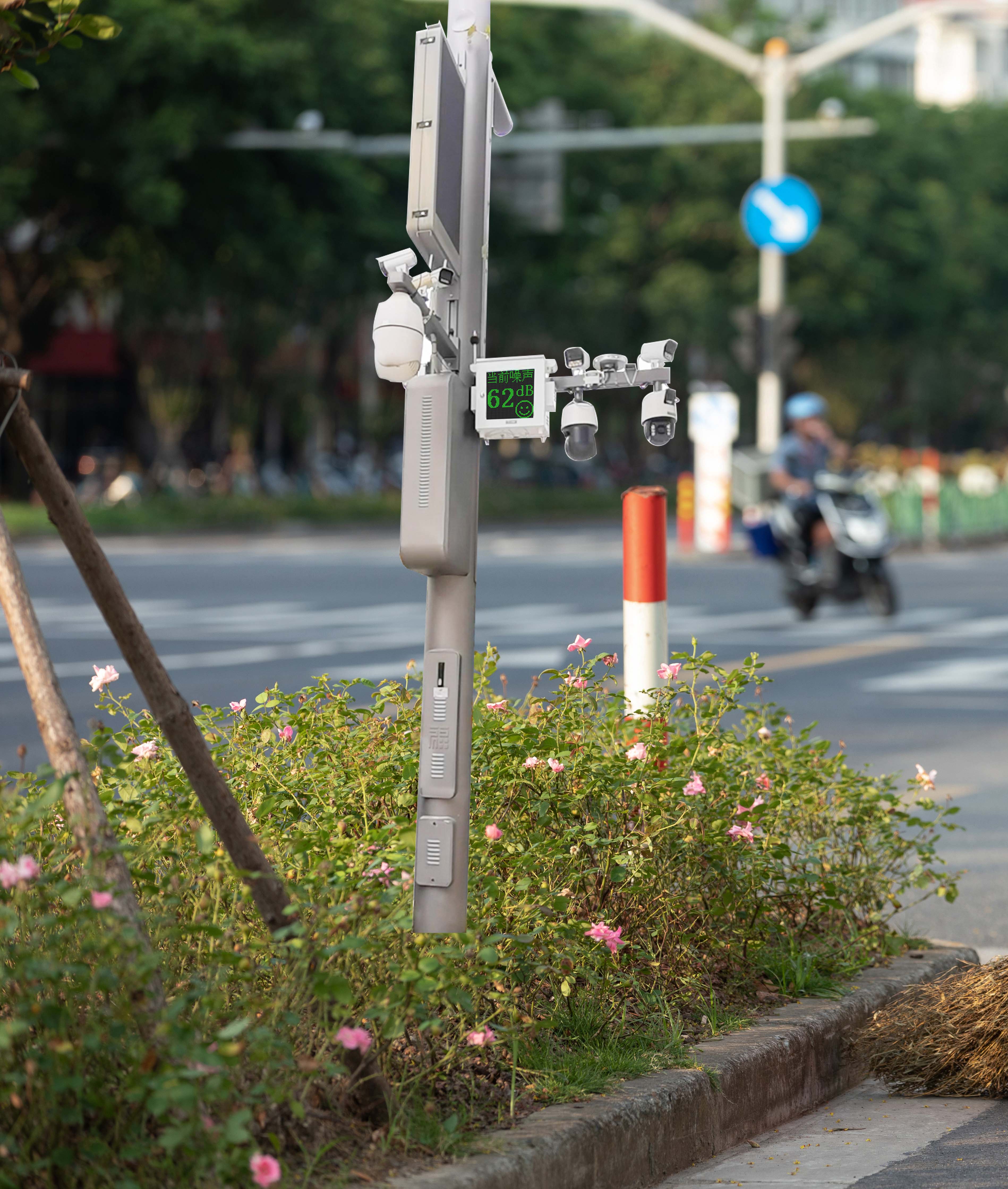 交通道路聲環(huán)境監(jiān)測(cè)典型案例: 貴港市街道交通噪聲在線(xiàn)監(jiān)測(cè)系統(tǒng)、全天候自動(dòng)超標(biāo)變色預(yù)警監(jiān)測(cè)、助力解決噪聲擾民問(wèn)題，創(chuàng)建智慧城市發(fā)展